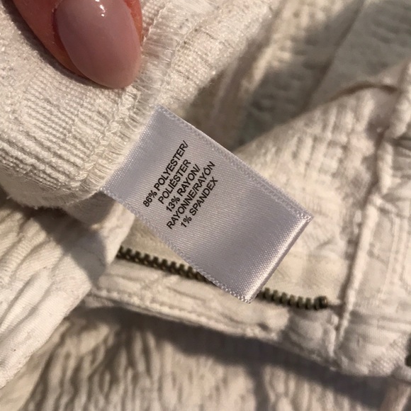 Lou & Grey white patterned shorts - Picture 5 of 6